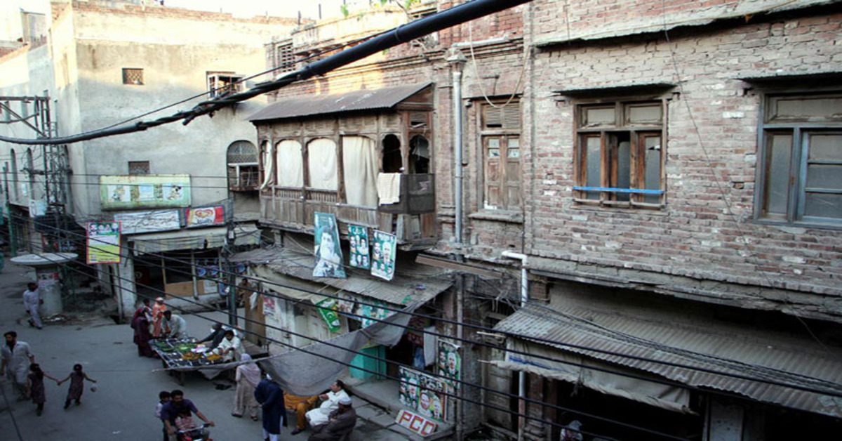 Hazardous buildings in Lahore