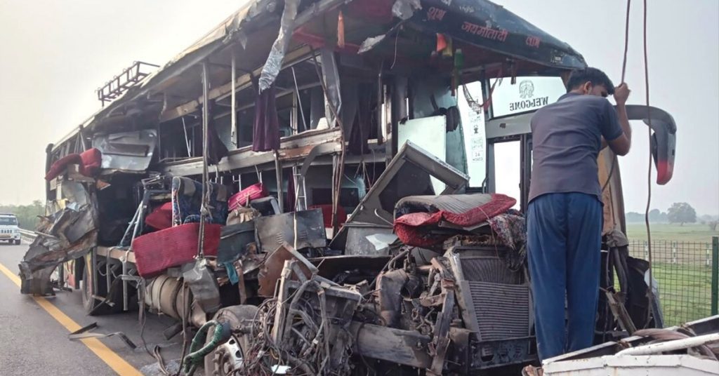 Karachi coach overturning