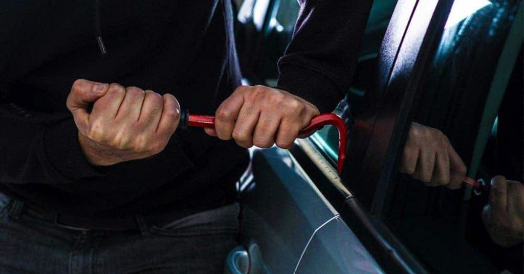 Karachi police encounter vehicle-lifter killed 2025