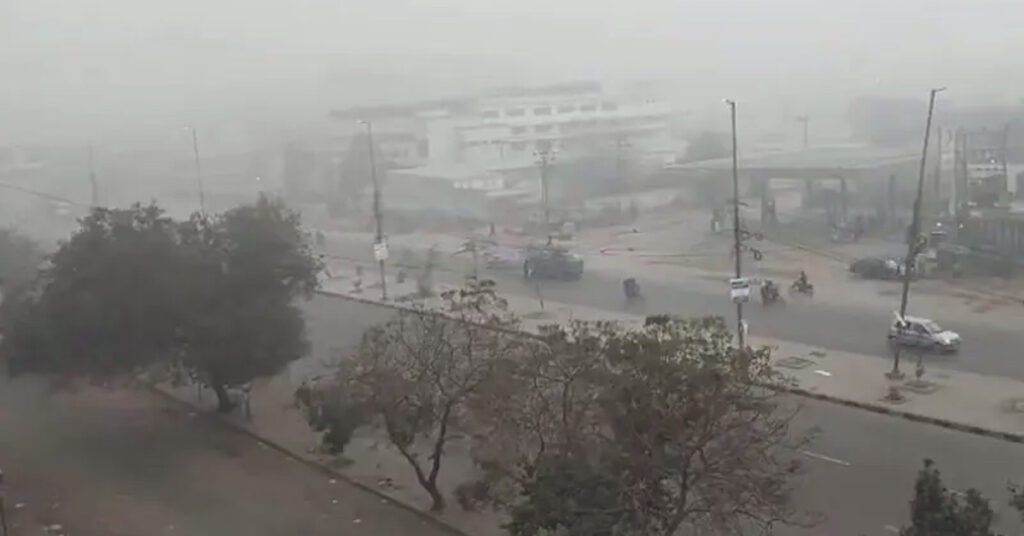 Karachi dense fog flight and traffic disruption