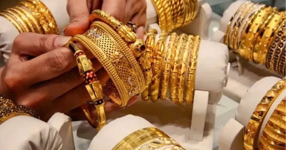 Gold prices record high in Pakistan