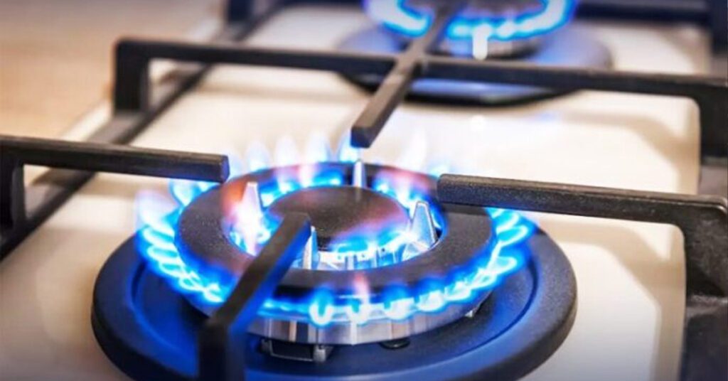 Reduced gas supply worsens cold hardships in Karachi