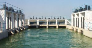 SHC slams Karachi Water Board on piped water supply, suspends tanker system