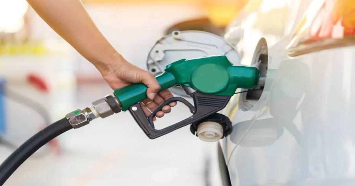 Petrol Price in Pakistan Reduced to Rs392.05, Diesel to Rs418.96