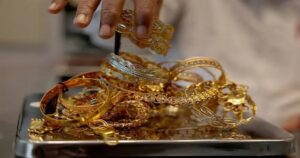 Gold Price in Pakistan Falls by Rs3,100 Per Tola Today
